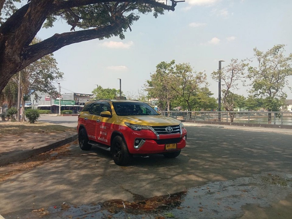 แท็กซี่สูงเนิน 24 ชั่วโมง